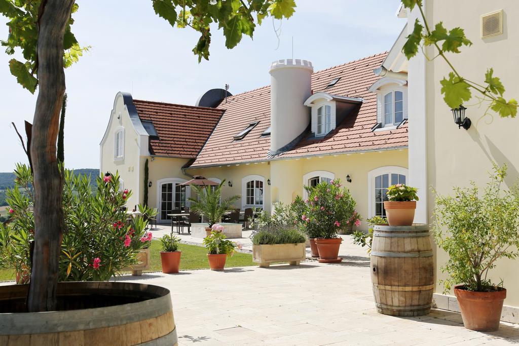Liszkay Borkuria Hotel Monoszlo Ngoại thất bức ảnh
